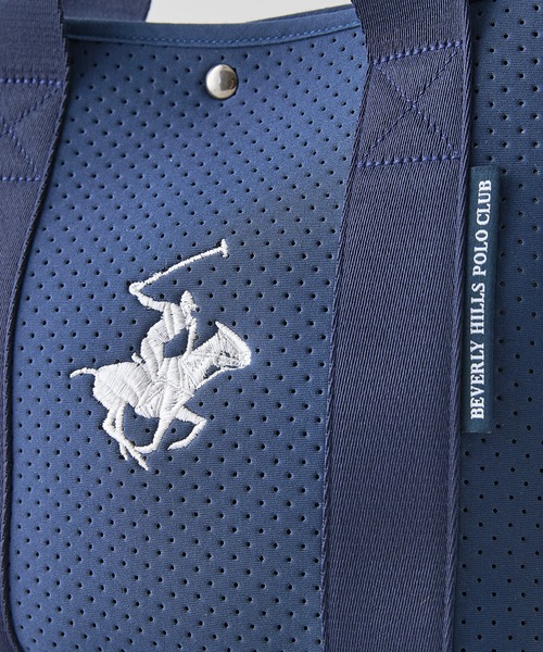 BEVERLY HILLS POLO CLUB(ビバリーヒルズポロクラブ)の「【BEVERLY HILLS POLO CLUB/ビバリーヒルズポロクラブ】【ネオプレーン風パンチング素材 軽量】パンチングネオミニトートバッグ カートバッグ ゴルフ 軽い 丈夫 メッシュ風 スポーティー 大人カジュアル(トートバッグ・レディース・ブラック・FREE)」の12枚目の写真