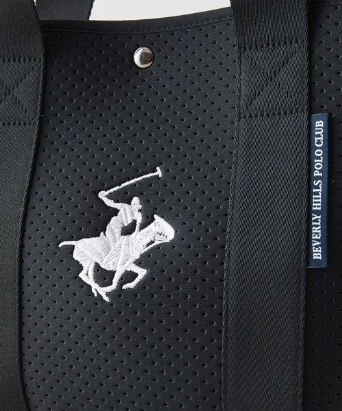 BEVERLY HILLS POLO CLUB(ビバリーヒルズポロクラブ)の「【BEVERLY HILLS POLO CLUB/ビバリーヒルズポロクラブ】【ネオプレーン風パンチング素材 軽量】パンチングネオミニトートバッグ カートバッグ ゴルフ 軽い 丈夫 メッシュ風 スポーティー 大人カジュアル(トートバッグ・レディース・ブラック・FREE)」の13枚目の写真