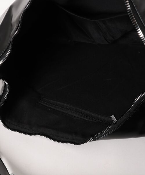 frunco(フランコ)の「エナメル合皮BIGラウンドショルダーBAG(ショルダーバッグ・レディース・ホワイト/ブルー/ブラック/イエロー・FREE)」の7枚目の写真