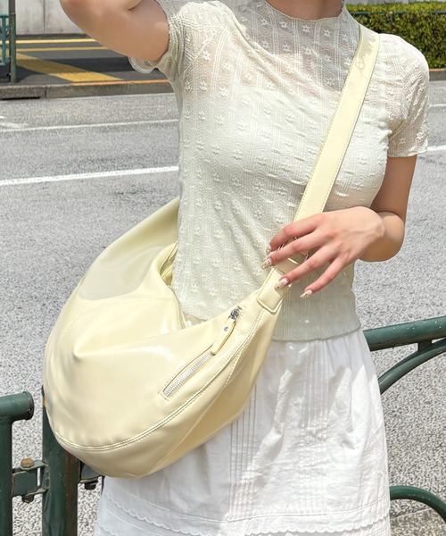 frunco(フランコ)の「エナメル合皮BIGラウンドショルダーBAG(ショルダーバッグ・レディース・ホワイト/ブルー/ブラック/イエロー・FREE)」の19枚目の写真