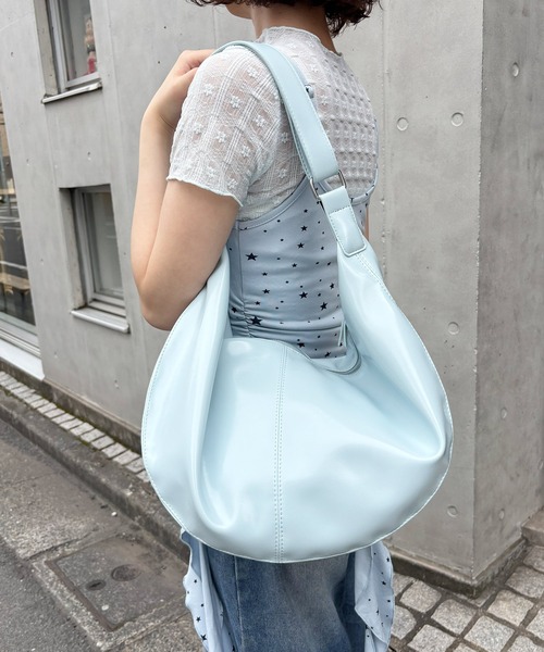 frunco(フランコ)の「エナメル合皮BIGラウンドショルダーBAG(ショルダーバッグ・レディース・ホワイト/ブルー/ブラック/イエロー・FREE)」の18枚目の写真