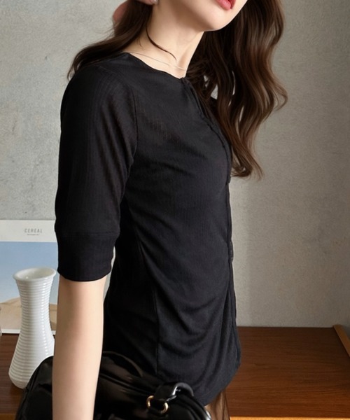 Eclat one（エクラワン）の「【Eclat one】フロント ボタン シアー コンパクト プルオーバー（Tシャツ/カットソー・レディース・グレー/レッド/ピンク/ブラック・FREE）」の7枚目の写真