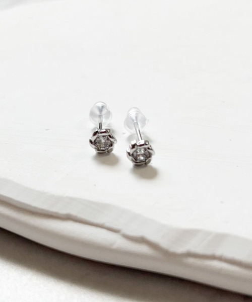yu-ka（ユーカ）の「YU-KA:フラワービジュー ミニジルコニアピアス Flower Bijou Mini Zirconia Earrings（ピアス（両耳用）・レディース・シルバー・FREE）」の2枚目の写真