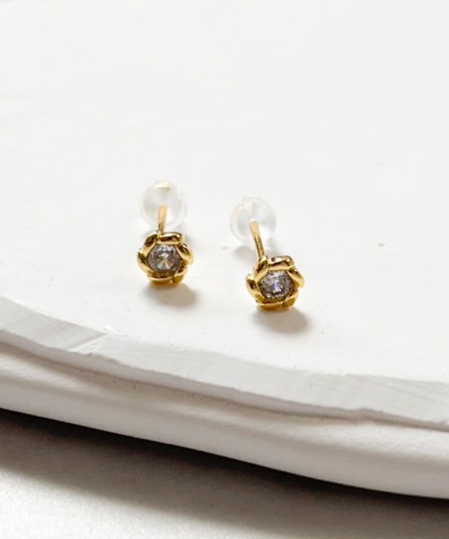 yu-ka（ユーカ）の「YU-KA:フラワービジュー ミニジルコニアピアス Flower Bijou Mini Zirconia Earrings（ピアス（両耳用）・レディース・シルバー・FREE）」の4枚目の写真