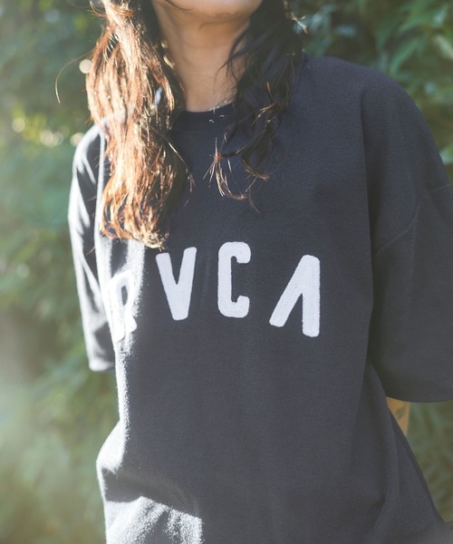 RVCA(ルーカ)の「RVCA ウィメンズ RVCA LOGO DOLMAN 半袖シャツ 【2026年夏モデル】(シャツ/ブラウス・レディース・アイボリー/ネイビー/ブラック・SMALL/MEDIUM)」の1枚目の写真