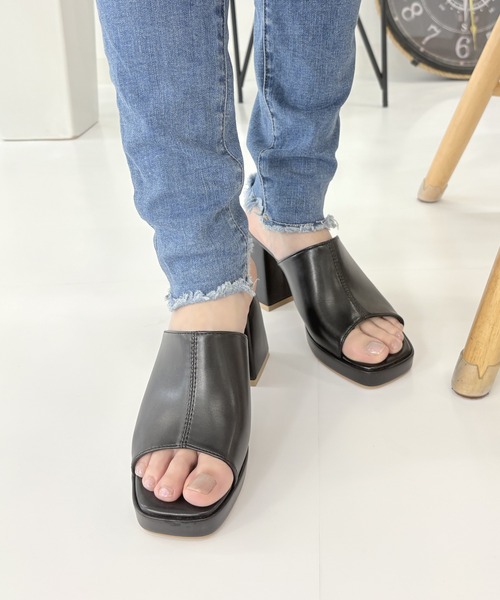 LUGG NAGG(ラグナグ)の「【A.K.R】【8.5㎝アップ】チャンキーヒールサンダル【厚底】(サンダル・レディース・ホワイト/ブラック・S/M/L/LL)」の2枚目の写真