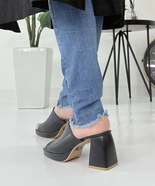LUGG NAGG(ラグナグ)の「【A.K.R】【8.5㎝アップ】チャンキーヒールサンダル【厚底】(サンダル・レディース・ホワイト/ブラック・S/M/L/LL)」の6枚目の写真