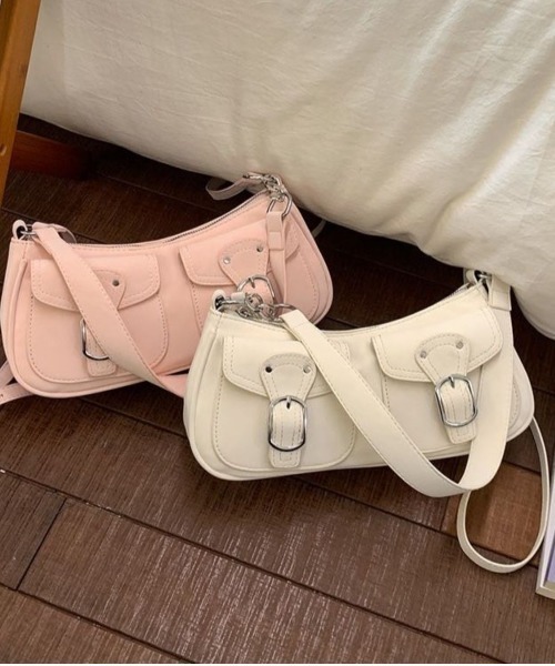 LETee(レティー)の「コンパクトなのに高見え◎洗練デザインのミニショルダーバッグ(ショルダーバッグ・レディース・ブラウン/ホワイト/ブラック/ブルー/ピンク・FREE)」の12枚目の写真