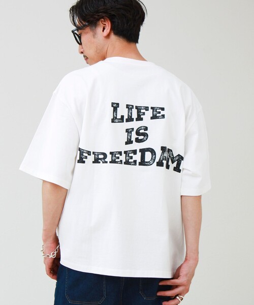 GLOSTER(グロスター)の「【1枚でキマる主役TEE】フォト×メッセージプリントTEE(Tシャツ/カットソー・メンズ・ホワイト系その他3/ホワイト系その他2/ホワイト系その他4/ホワイト系その他・L/M)」の2枚目の写真