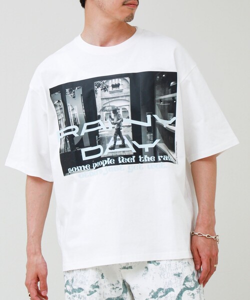 GLOSTER(グロスター)の「【1枚でキマる主役TEE】フォト×メッセージプリントTEE(Tシャツ/カットソー・メンズ・ホワイト系その他3/ホワイト系その他2/ホワイト系その他4/ホワイト系その他・L/M)」の1枚目の写真