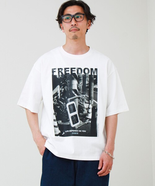 GLOSTER(グロスター)の「【1枚でキマる主役TEE】フォト×メッセージプリントTEE(Tシャツ/カットソー・メンズ・ホワイト系その他3/ホワイト系その他2/ホワイト系その他4/ホワイト系その他・L/M)」の14枚目の写真