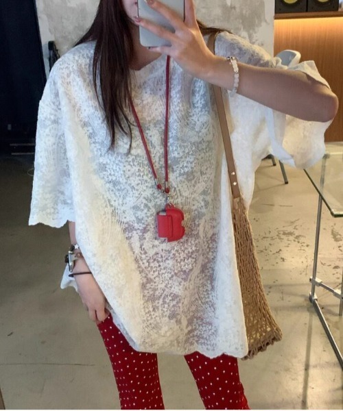 gossip!ロサンゼルス(ゴシップロサンゼルス)の「Y2K 総レース透け感 フラワー刺繍 トップス(Tシャツ/カットソー・レディース・ベージュ・M)」の3枚目の写真
