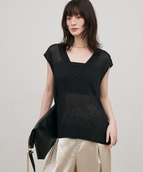 LARUTA（ラルータ）の「【LARUTA】［WEB限定］ドライタッチシアーVネックノースリ（ベスト・レディース・アイボリー/グレイッシュベージュ/ブラック/グレー・FREE）」の3枚目の写真
