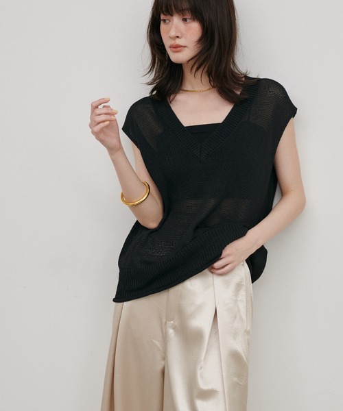 LARUTA（ラルータ）の「【LARUTA】［WEB限定］ドライタッチシアーVネックノースリ（ベスト・レディース・アイボリー/グレイッシュベージュ/ブラック/グレー・FREE）」の21枚目の写真