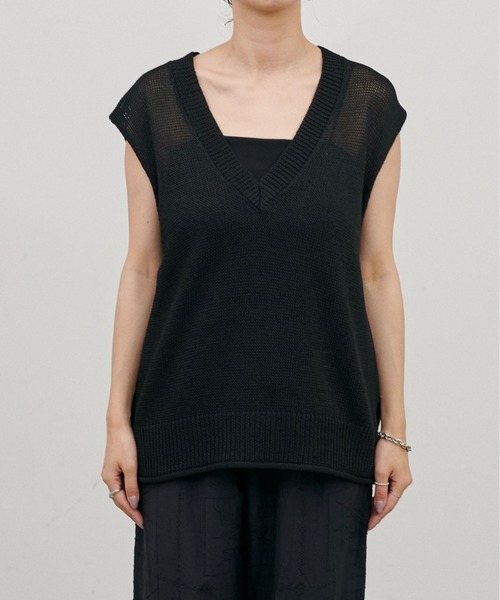 LARUTA（ラルータ）の「【LARUTA】［WEB限定］ドライタッチシアーVネックノースリ（ベスト・レディース・アイボリー/グレイッシュベージュ/ブラック/グレー・FREE）」の9枚目の写真