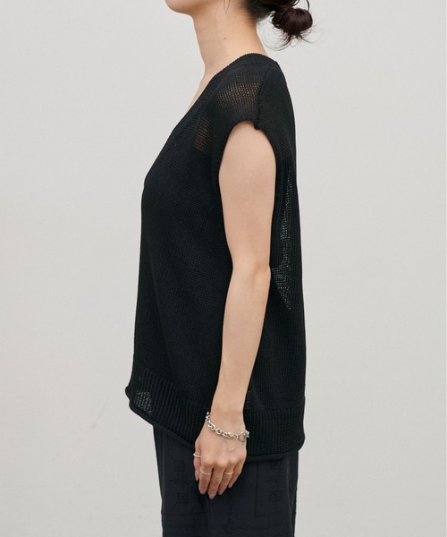 LARUTA（ラルータ）の「【LARUTA】［WEB限定］ドライタッチシアーVネックノースリ（ベスト・レディース・アイボリー/グレイッシュベージュ/ブラック/グレー・FREE）」の10枚目の写真