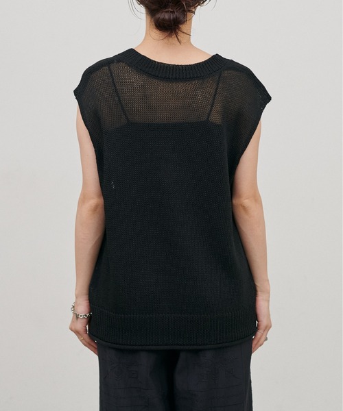 LARUTA（ラルータ）の「【LARUTA】［WEB限定］ドライタッチシアーVネックノースリ（ベスト・レディース・アイボリー/グレイッシュベージュ/ブラック/グレー・FREE）」の11枚目の写真
