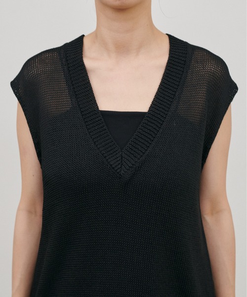 LARUTA（ラルータ）の「【LARUTA】［WEB限定］ドライタッチシアーVネックノースリ（ベスト・レディース・アイボリー/グレイッシュベージュ/ブラック/グレー・FREE）」の12枚目の写真