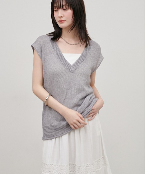 LARUTA（ラルータ）の「【LARUTA】［WEB限定］ドライタッチシアーVネックノースリ（ベスト・レディース・アイボリー/グレイッシュベージュ/ブラック/グレー・FREE）」の13枚目の写真