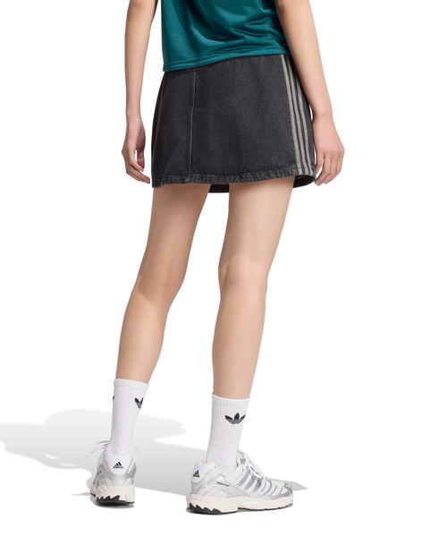 adidas(アディダス)の「adidas 3 STRIPES MINI SKIRT DENIM / アディダス 3 ストライプス ミニスカート デニム(デニムスカート・レディース・ブラック・L/M/S)」の9枚目の写真