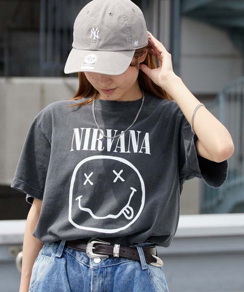 GOOD ROCK SPEED（グッドロックスピード）の「GOOD ROCK SPEED/グッドロックスピード NIRVANA Smile Art Graphic T-Shirt 丸胴クルーネックTシャツ バンドT メンズ レディース ユニセックス 秋 秋服 2026年秋冬（Tシャツ/カットソー・メンズ・チャコール・S/M/L/XL）」の4枚目の写真