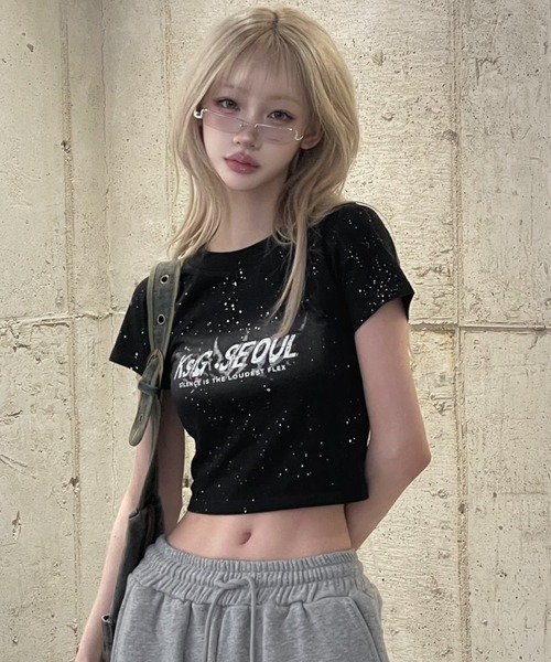 KsG(ケーエスジー)の「kirakiraレタリングクロップドTシャツ(Tシャツ/カットソー・レディース・ブラック・MEDIUM/SMALL)」の2枚目の写真