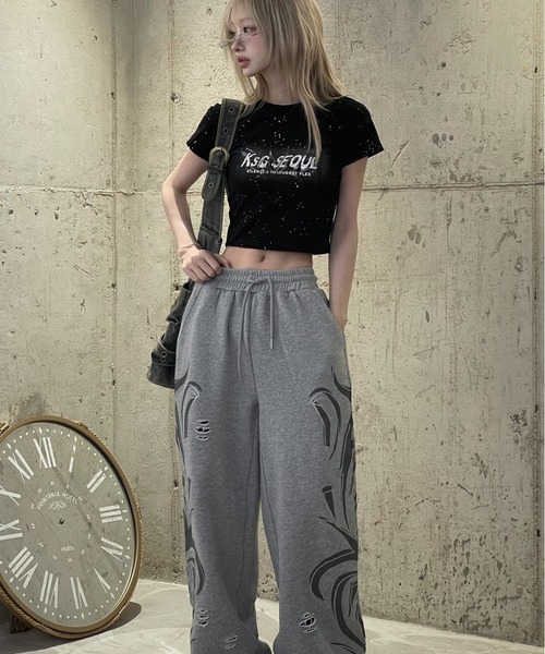 KsG(ケーエスジー)の「kirakiraレタリングクロップドTシャツ(Tシャツ/カットソー・レディース・ブラック・MEDIUM/SMALL)」の3枚目の写真