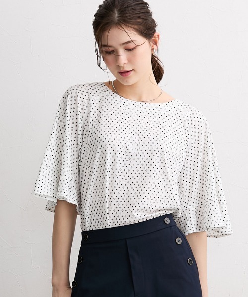 slattgir(スラットジール)の「高身長 ダイヤ柄プリント袖フレアカットソートップス(接触冷感・UVカット)(Tシャツ/カットソー・レディース・ブラック/ホワイト・T5L/T3L/TL/TM/TLL/T4L)」の1枚目の写真