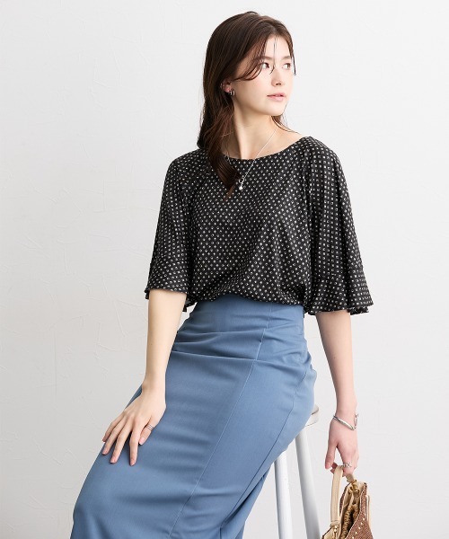 slattgir(スラットジール)の「高身長 ダイヤ柄プリント袖フレアカットソートップス(接触冷感・UVカット)(Tシャツ/カットソー・レディース・ブラック/ホワイト・T5L/T3L/TL/TM/TLL/T4L)」の19枚目の写真