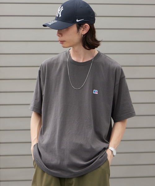 Russell Athletic(ラッセルアスレティック)の「RUSSELL ATHLETIC / ラッセルアスレティック Tri-Blend Jersey Solid T トリブレンド ジャージー ソリッド Tシャツ 半袖 胸元ロゴ ワンポイント 秋 秋服 2026年秋冬(Tシャツ/カットソー・メンズ・チャコールグレー/サックスブルー/ナチュラル・M/L/XL)」の2枚目の写真