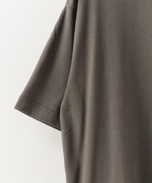 Russell Athletic(ラッセルアスレティック)の「RUSSELL ATHLETIC / ラッセルアスレティック Tri-Blend Jersey Solid T トリブレンド ジャージー ソリッド Tシャツ 半袖 胸元ロゴ ワンポイント 秋 秋服 2026年秋冬(Tシャツ/カットソー・メンズ・チャコールグレー/サックスブルー/ナチュラル・M/L/XL)」の6枚目の写真