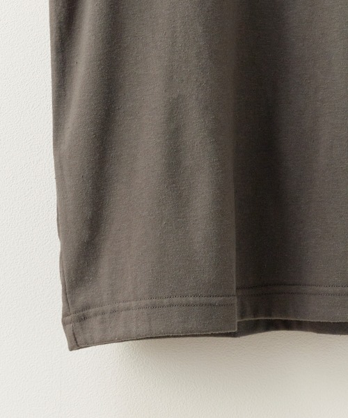 Russell Athletic(ラッセルアスレティック)の「RUSSELL ATHLETIC / ラッセルアスレティック Tri-Blend Jersey Solid T トリブレンド ジャージー ソリッド Tシャツ 半袖 胸元ロゴ ワンポイント 秋 秋服 2026年秋冬(Tシャツ/カットソー・メンズ・チャコールグレー/サックスブルー/ナチュラル・M/L/XL)」の5枚目の写真
