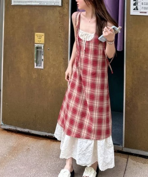 LUCPY(ラクピー)の「ギンガムチェックレイヤードキャミワンピース(ワンピース・レディース・レッド/ブルー・X-LARGE/LARGE/MEDIUM/SMALL)」の2枚目の写真