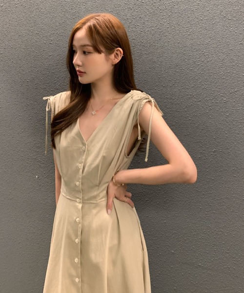 2ly2(トゥーリートゥー)の「肩リボンが可愛い♪Vネックフレンチスリーブロングワンピース(ワンピース・レディース・ブラック/ホワイト/ベージュ・FREE)」の3枚目の写真