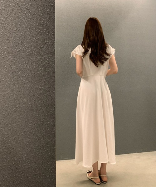 2ly2(トゥーリートゥー)の「肩リボンが可愛い♪Vネックフレンチスリーブロングワンピース(ワンピース・レディース・ブラック/ホワイト/ベージュ・FREE)」の13枚目の写真