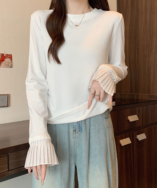 2ly2(トゥーリートゥー)の「プリーツスリーブデザイン 長袖トップス / フェミニン 袖プリーツカットソー(Tシャツ/カットソー・レディース・グレー/ブラック/ホワイト・FREE)」の2枚目の写真