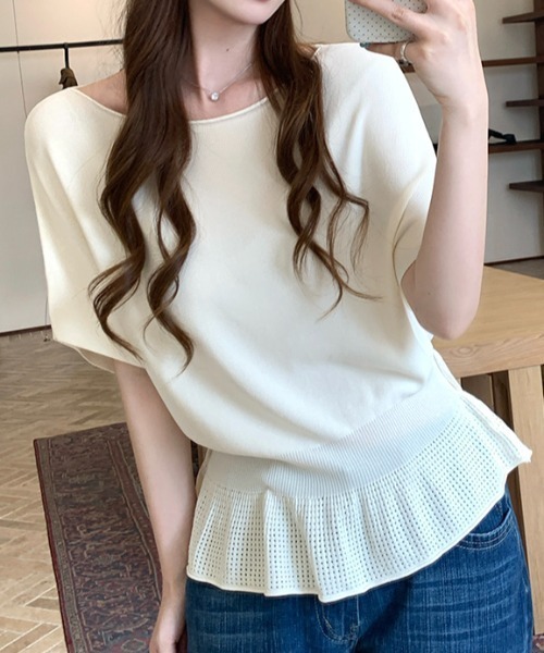LUCPY（ラクピー）の「ペプラムドッキングニットトップス（Tシャツ/カットソー・レディース・ブラック/ホワイト・FREE）」の4枚目の写真