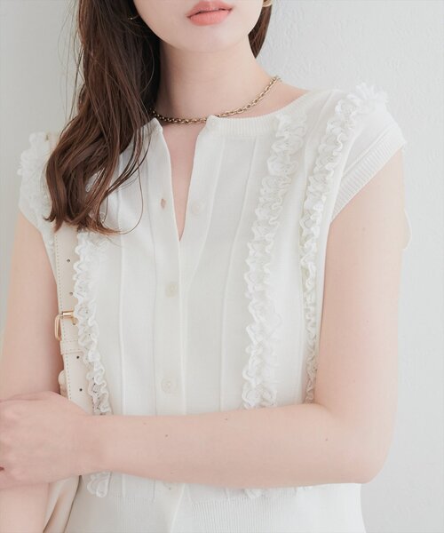 natural couture（ナチュラルクチュール）の「レースデザインノースリニットTOPS（ニット/セーター・レディース・オフホワイト/ブラウン/ブラック・FREE）」の4枚目の写真