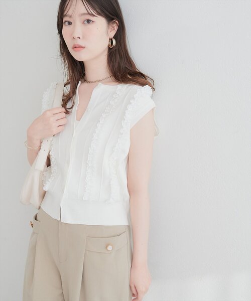 natural couture（ナチュラルクチュール）の「レースデザインノースリニットTOPS（ニット/セーター・レディース・オフホワイト/ブラウン/ブラック・FREE）」の6枚目の写真