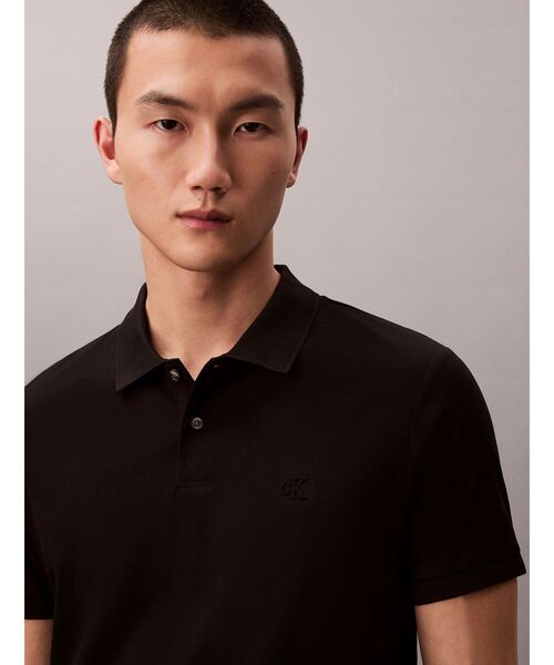 Calvin Klein(カルバン・クライン)の「ポロシャツ - ショートスリーブクラシックポロシャツ(Tシャツ/カットソー・メンズ・ブラック/オリーブ・XL/S/L/M)」の1枚目の写真