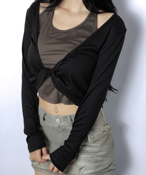 FOLLOWIN(フォロウィン)の「配色デザインレイヤードツイストトップス(Tシャツ/カットソー・レディース・ブラック・FREE)」の18枚目の写真