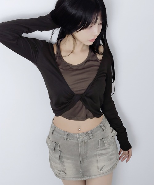 FOLLOWIN(フォロウィン)の「配色デザインレイヤードツイストトップス(Tシャツ/カットソー・レディース・ブラック・FREE)」の9枚目の写真