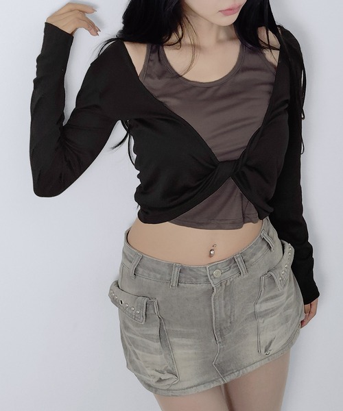 FOLLOWIN(フォロウィン)の「配色デザインレイヤードツイストトップス(Tシャツ/カットソー・レディース・ブラック・FREE)」の10枚目の写真