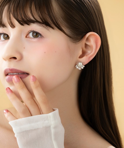 LA MUe（ラミュー）の「【LA MUE】ニッケルフリー ストーン×パール ピアス（ピアス（両耳用）・レディース・シルバー/ゴールド・FREE）」の5枚目の写真