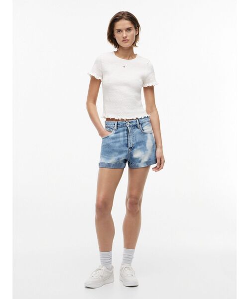 tommy jeans(トミー ジーンズ)の「デニムホットパンツ(デニムパンツ・レディース・インディゴブルー・25inch/26inch)」の3枚目の写真