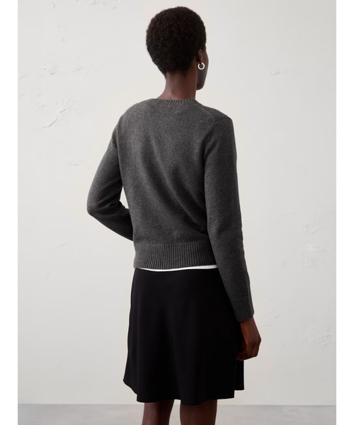 BANANA REPUBLIC FACTORY STORE(バナナリパブリック ファクトリーストア)の「BANANA REPUBLIC FACTORY STORE Perfectly Soft クルーネックセーター(ニット/セーター・レディース・グリーン系その他/ピンク系その他/チャコールグレー/ホワイト/ブルー/キャメル・XS/S/M/L)」の8枚目の写真