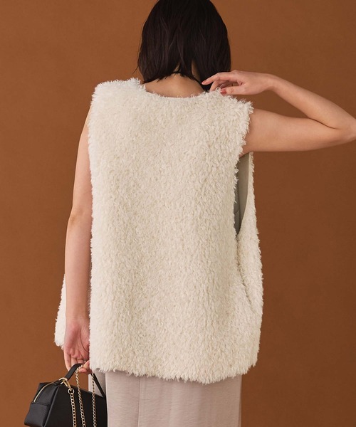 Gready Brilliant(グレディブリリアン)の「ファーミドルベスト(その他アウター・レディース・モカ/アイボリー・38)」の9枚目の写真