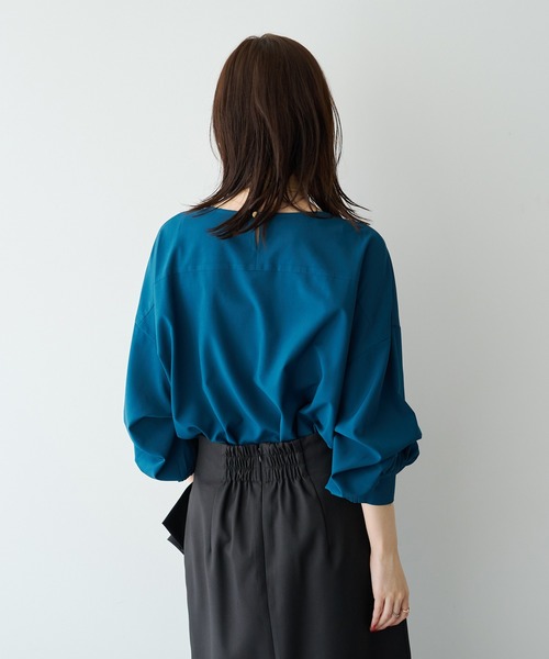 YECCA VECCA(イェッカヴェッカ)の「2wayボリューム袖ブラウス(シャツ/ブラウス・レディース・ダークグリーン/レッド/ストライプ/チャコールグレー・FREE)」の6枚目の写真
