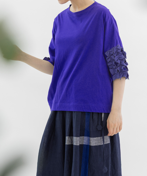 nop de nod(ノップドゥノッド)の「USコットンフリル5分袖Tシャツ(Tシャツ/カットソー・レディース・ブラウン/ブラック/オフホワイト/ダークブルー・M)」の4枚目の写真