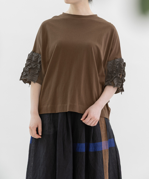 nop de nod(ノップドゥノッド)の「USコットンフリル5分袖Tシャツ(Tシャツ/カットソー・レディース・ブラウン/ブラック/オフホワイト/ダークブルー・M)」の3枚目の写真